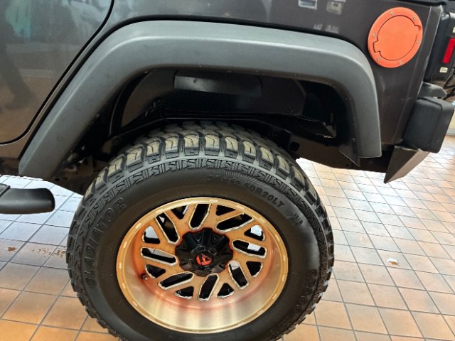 Used 2018 Jeep Wrangler Unlimited Sport w/ Connectivity Group AWD/4WD image 32