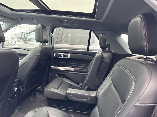 Used 2022 Ford Explorer XLT w/ Equipment Group 202A image 9