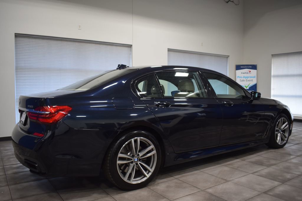 Used 2017 BMW 750i xDrive image 4