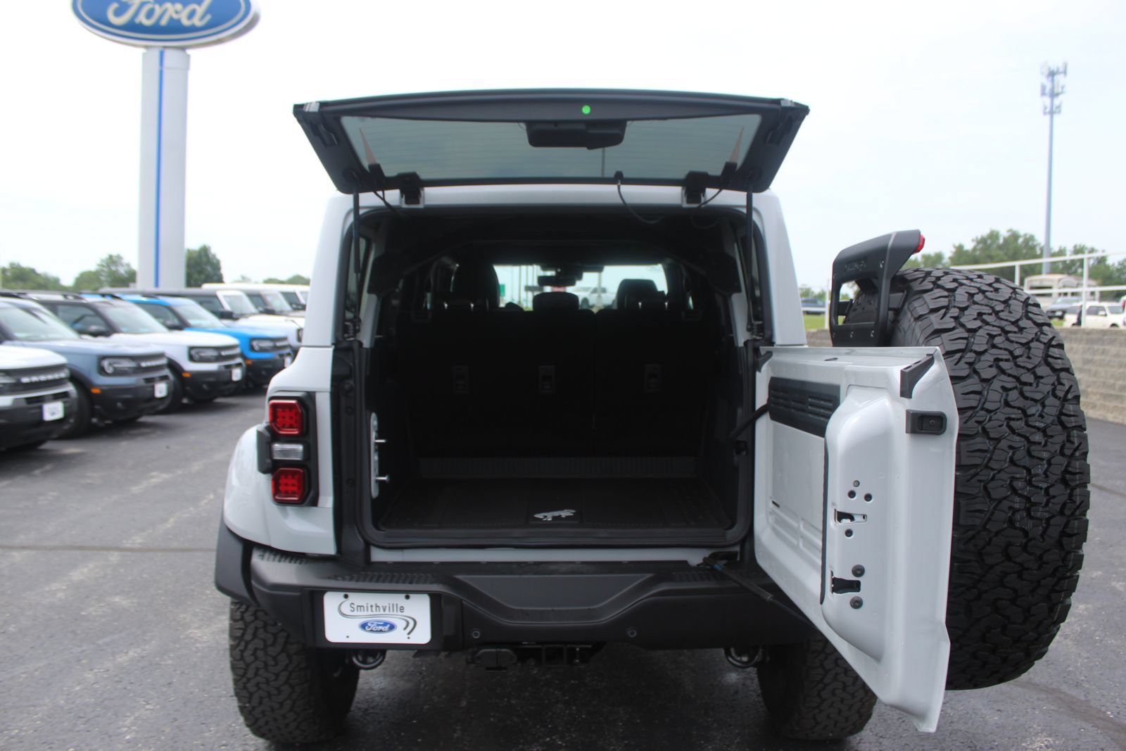 New 2026 Ford Bronco Raptor w/ Interior Carbon Fiber Pack AWD/4WD image 17
