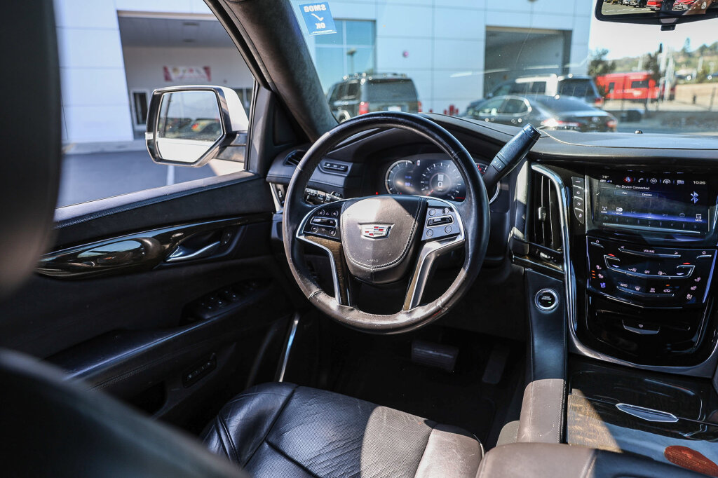Used 2017 Cadillac Escalade ESV Platinum RWD image 4