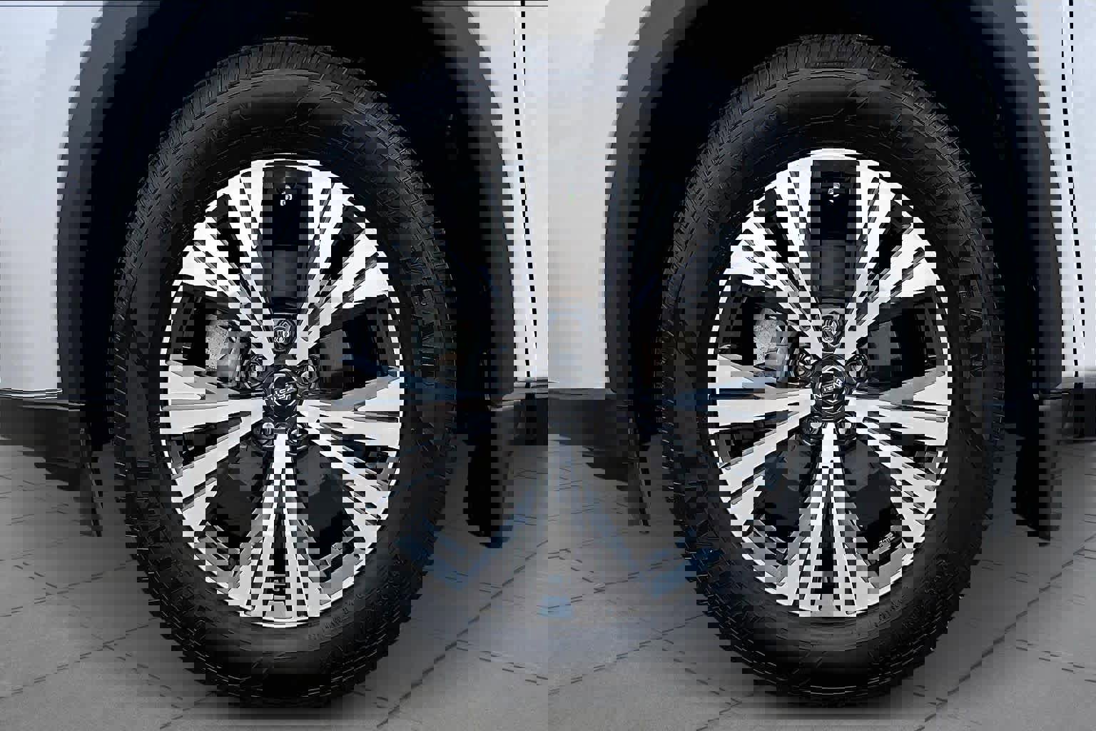 Used 2022 Nissan Rogue SV image 9