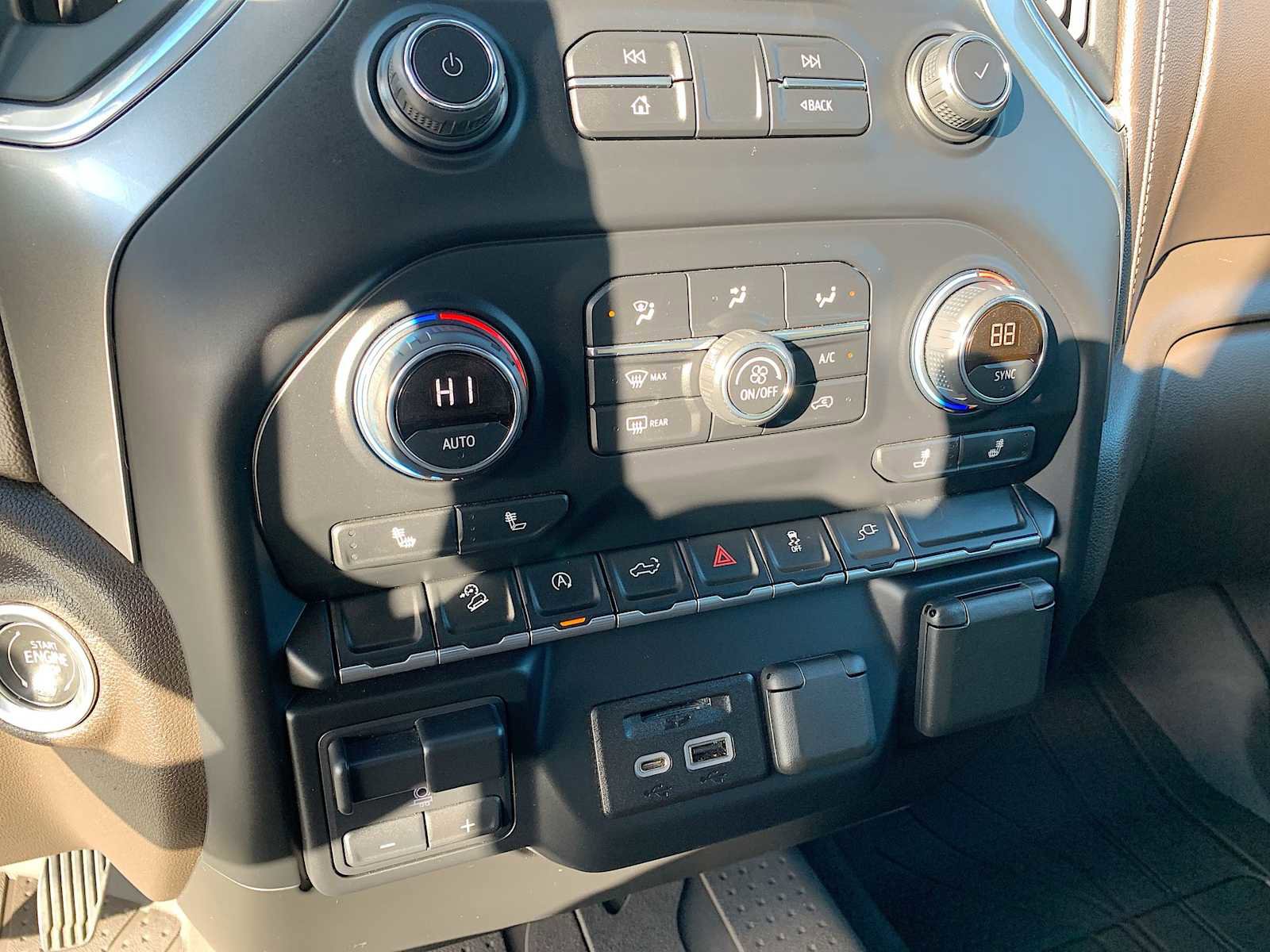 Certified 2019 Chevrolet Silverado 1500 LTZ image 17