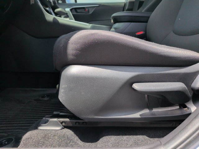 Used 2023 Toyota RAV4 LE AWD/4WD image 15