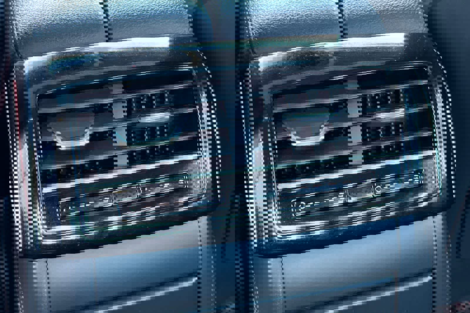 Used 2023 Audi A8 L 3.0T image 15