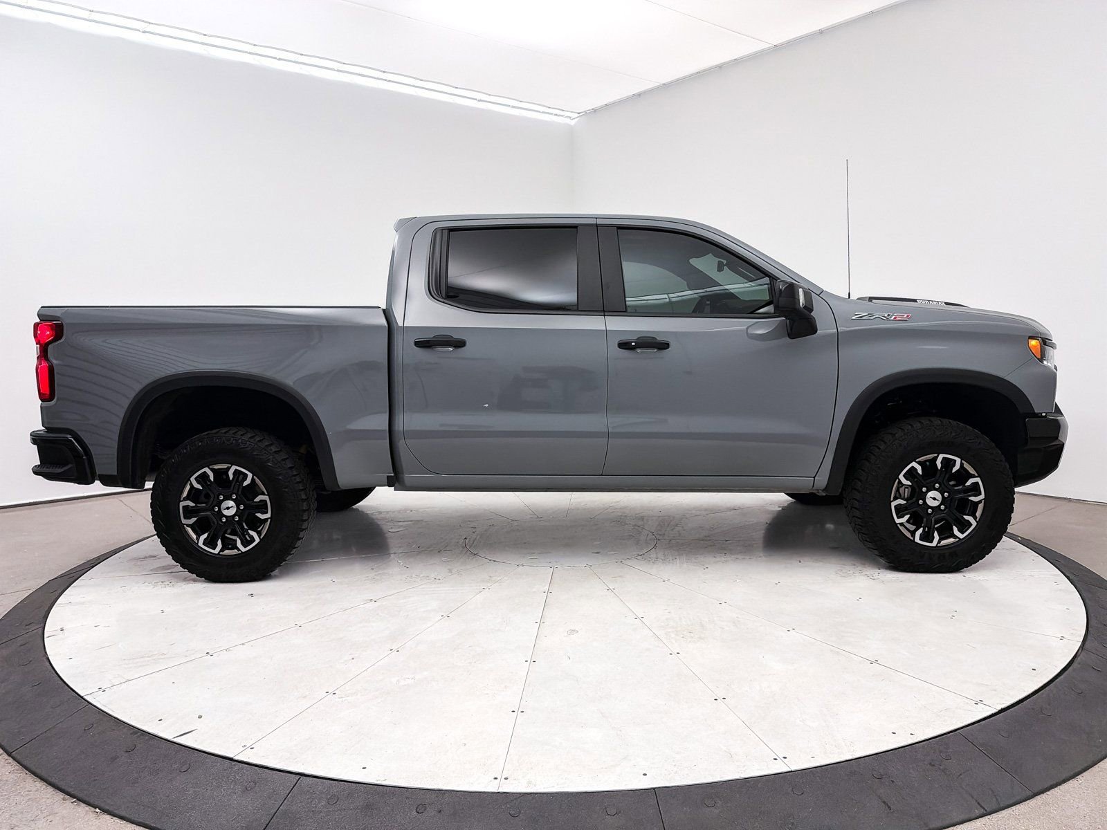 Used 2025 Chevrolet Silverado 1500 ZR2 w/ Technology Package image 34