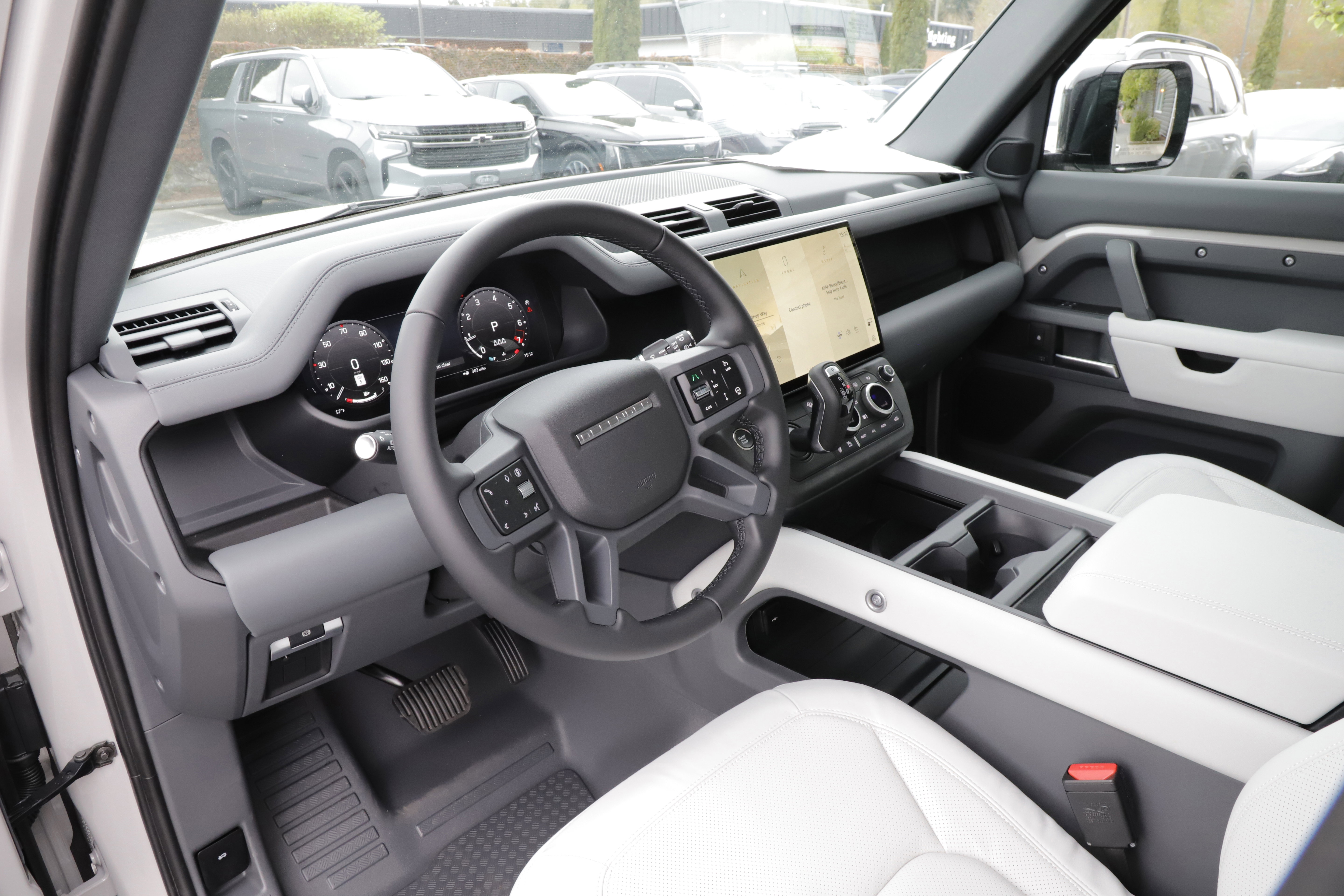 New 2026 Land Rover Defender 110 X-Dynamic SE image 18