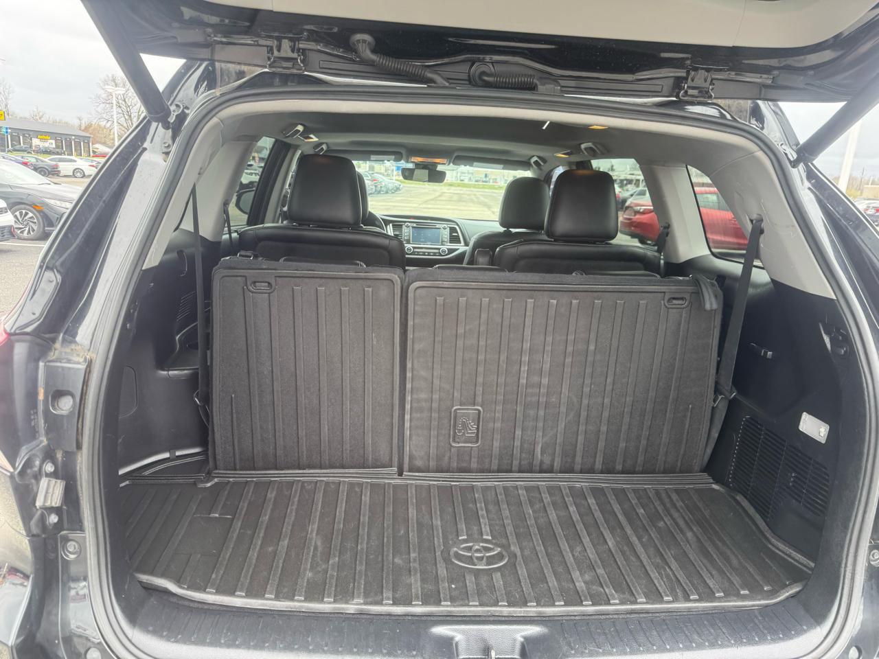 Used 2017 Toyota Highlander SE AWD/4WD image 28
