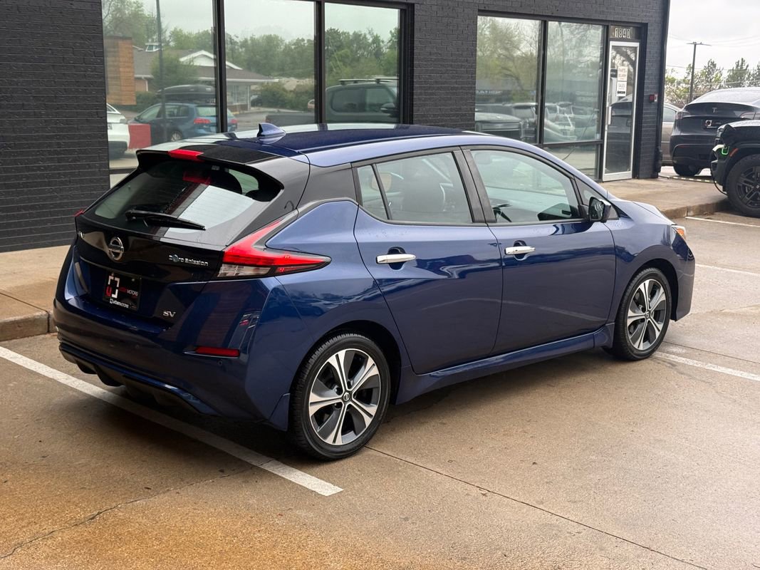 Used 2020 Nissan Leaf SV w/ SV Technology Package FWD image 11