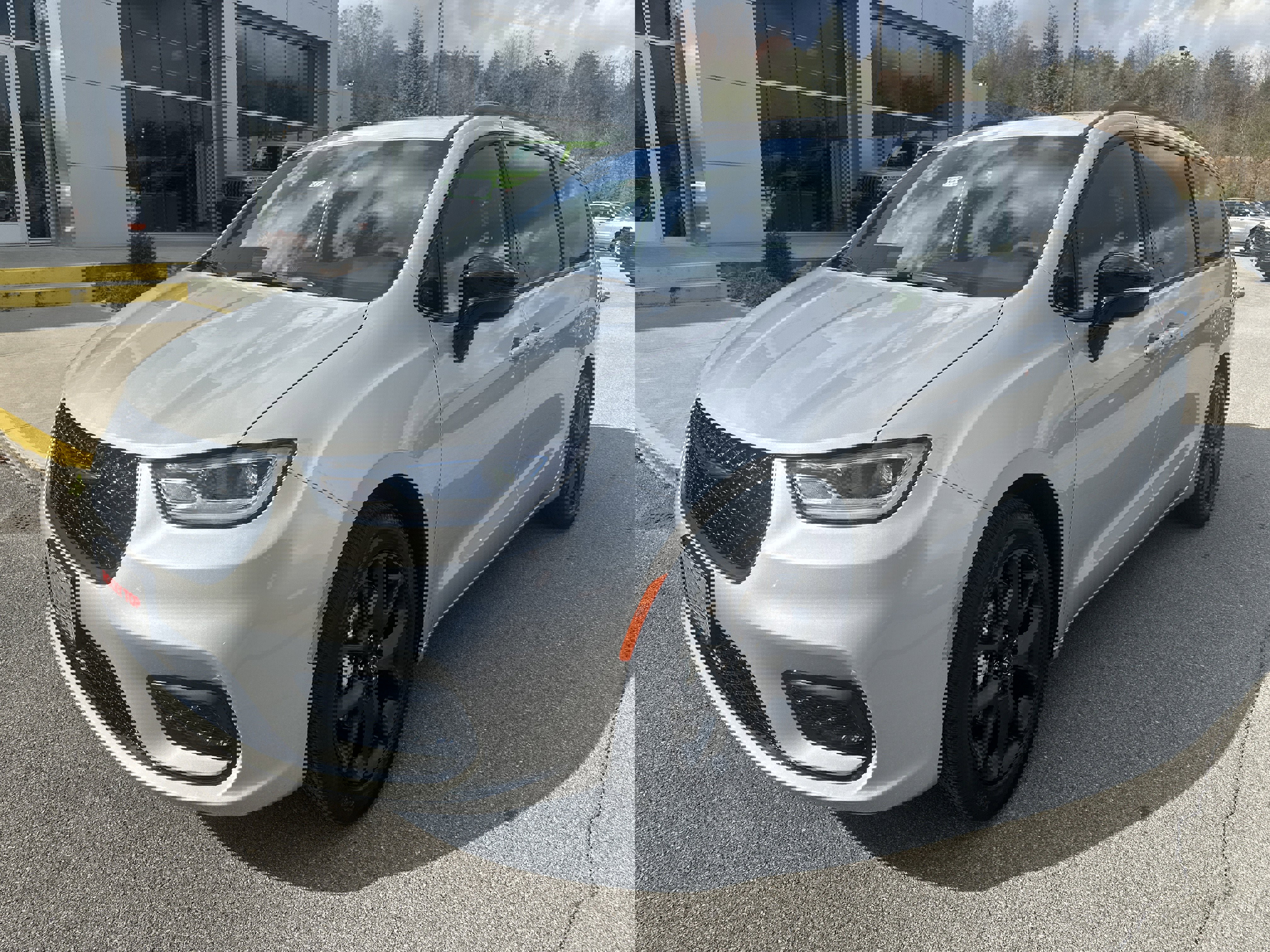 New 2026 Chrysler Pacifica Select image 2