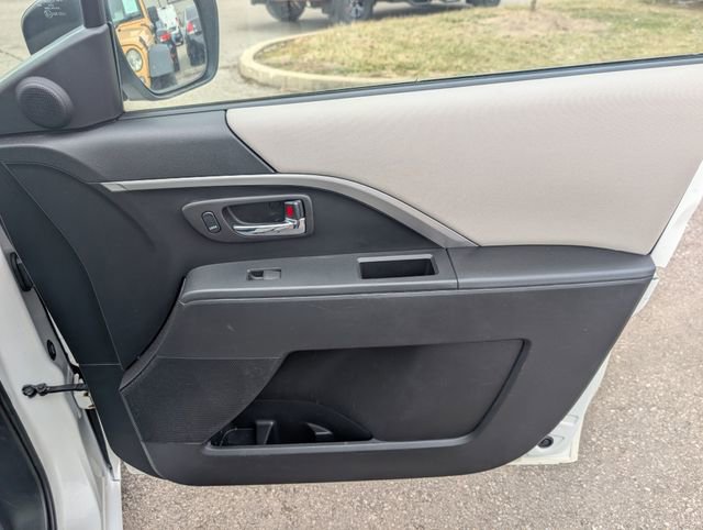 Used 2012 MAZDA MAZDA5 Sport image 21