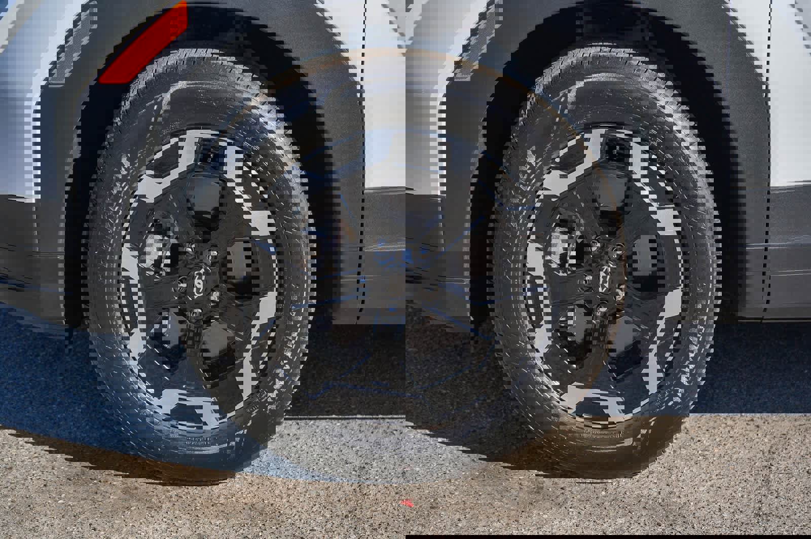 Used 2025 Hyundai Santa Fe SEL image 4