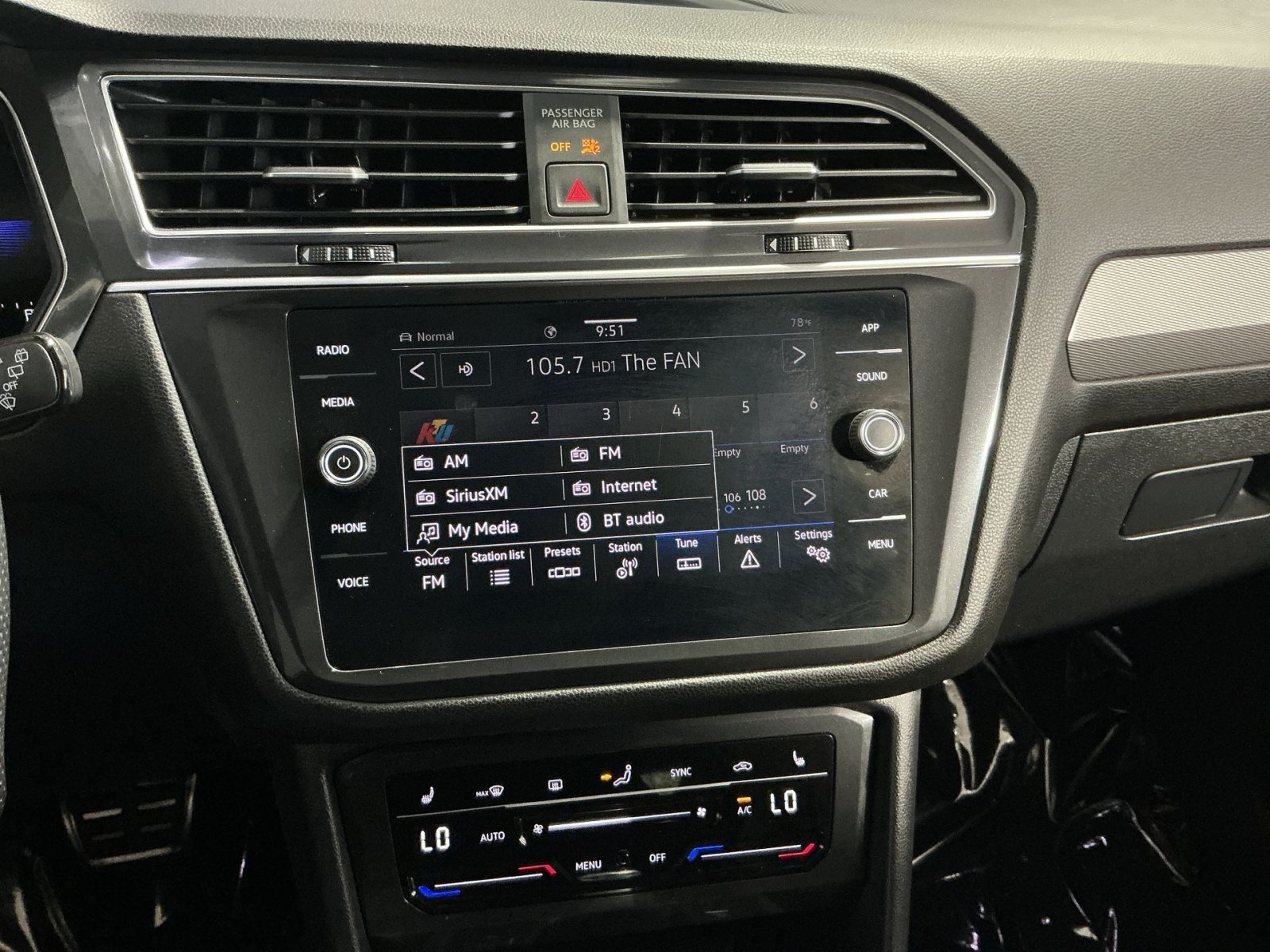 Used 2024 Volkswagen Tiguan SE R-Line AWD/4WD image 19
