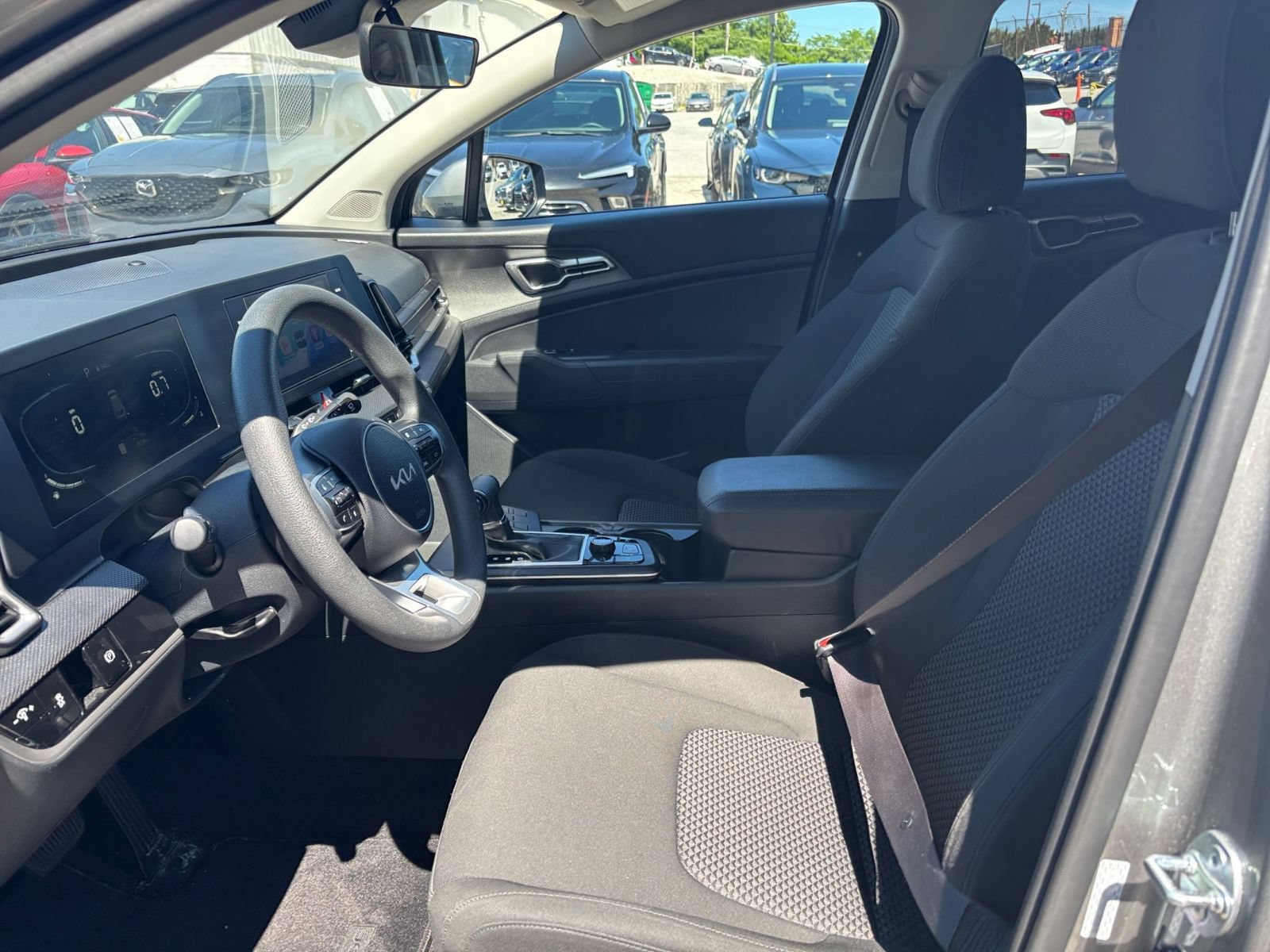 Used 2025 Kia Sportage LX FWD image 22