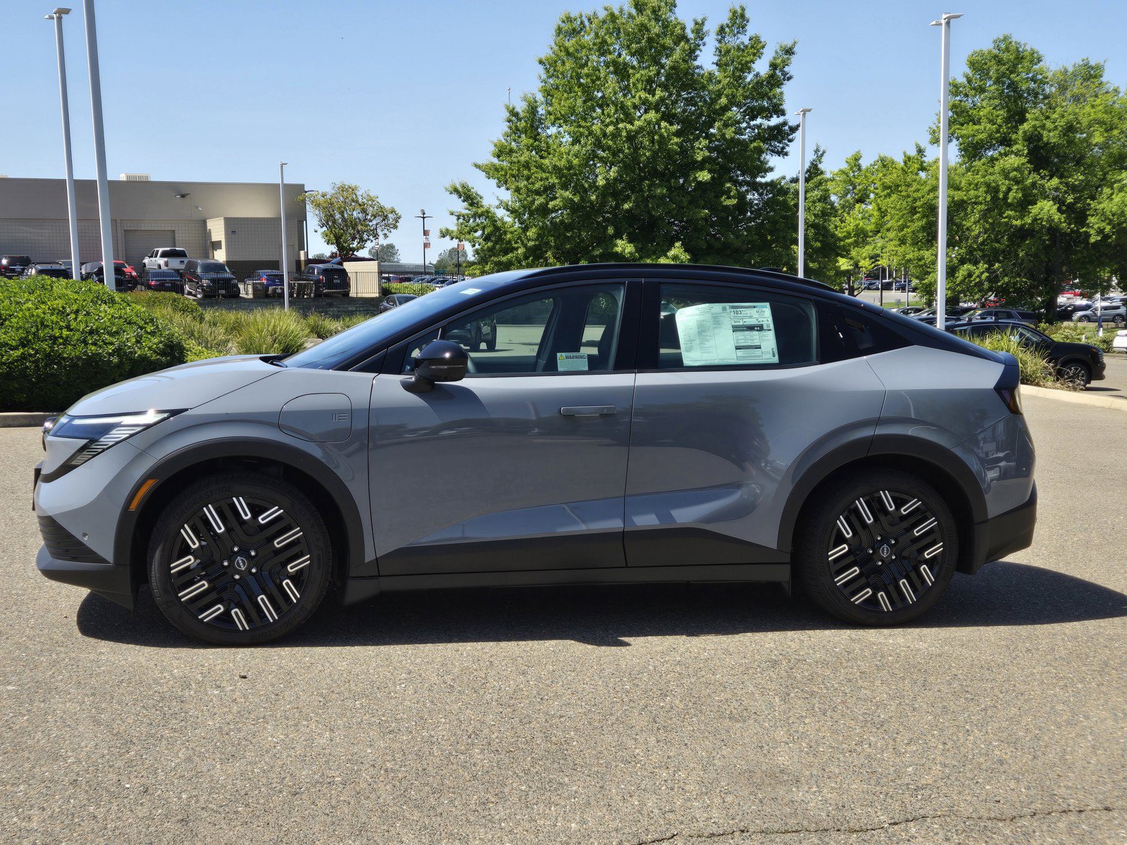 New 2026 Nissan Leaf Platinum+ w/ Cargo Package (Platinum+) FWD image 7