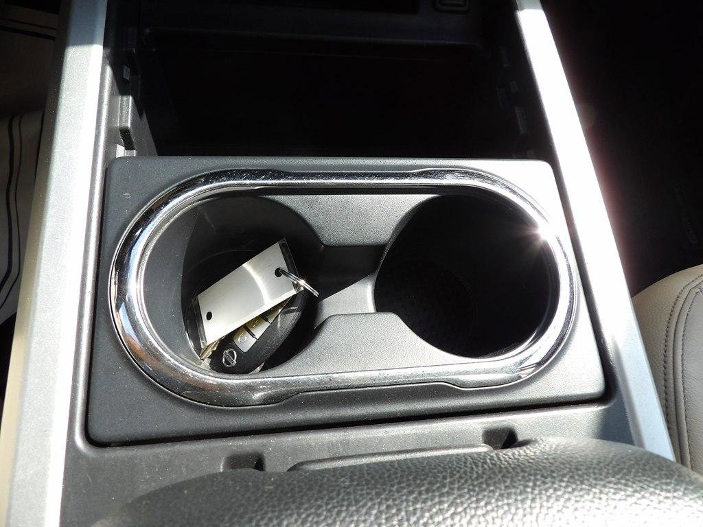 Used 2017 Nissan Titan SL w/ Chrome Package image 25