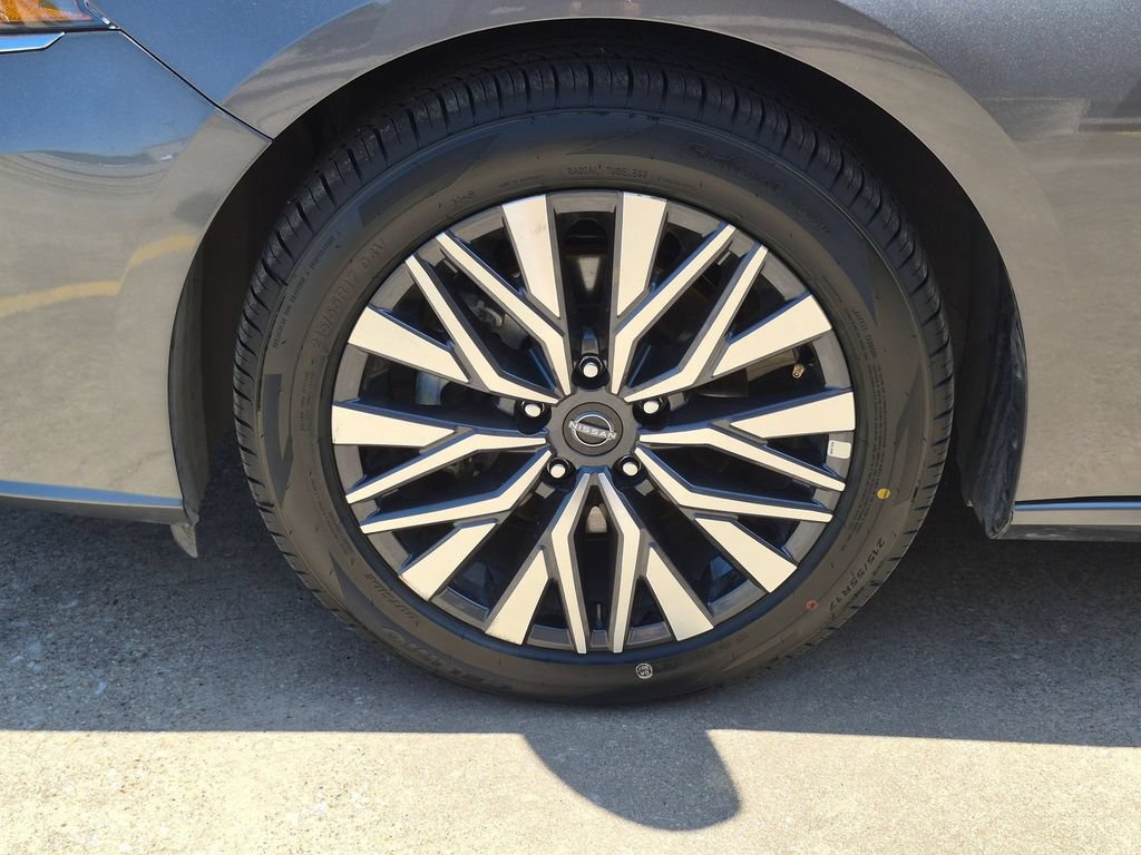 Used 2025 Nissan Altima 2.5 SV FWD image 35