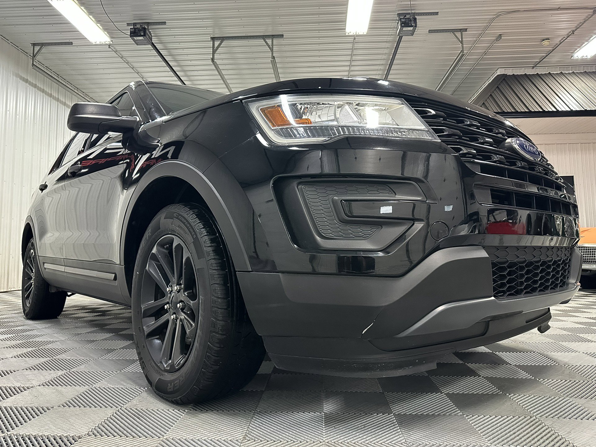 Used 2017 Ford Explorer XLT image 15