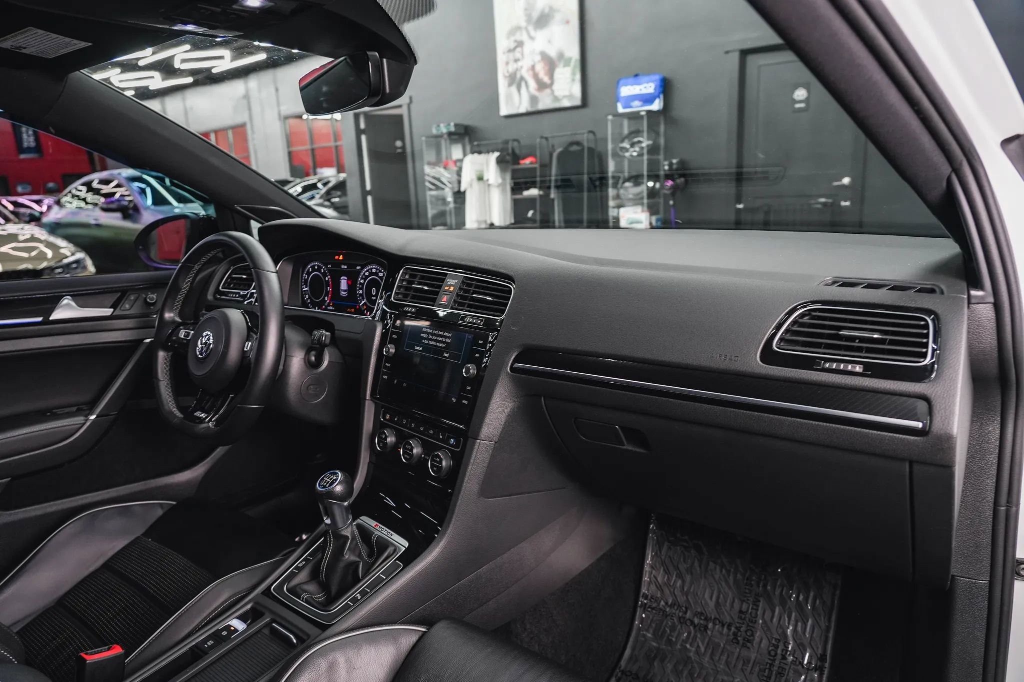 Used 2018 Volkswagen Golf R 4-Door image 52