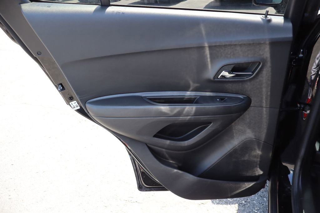 Used 2022 Chevrolet Trax LT w/ LT Convenience Package image 24