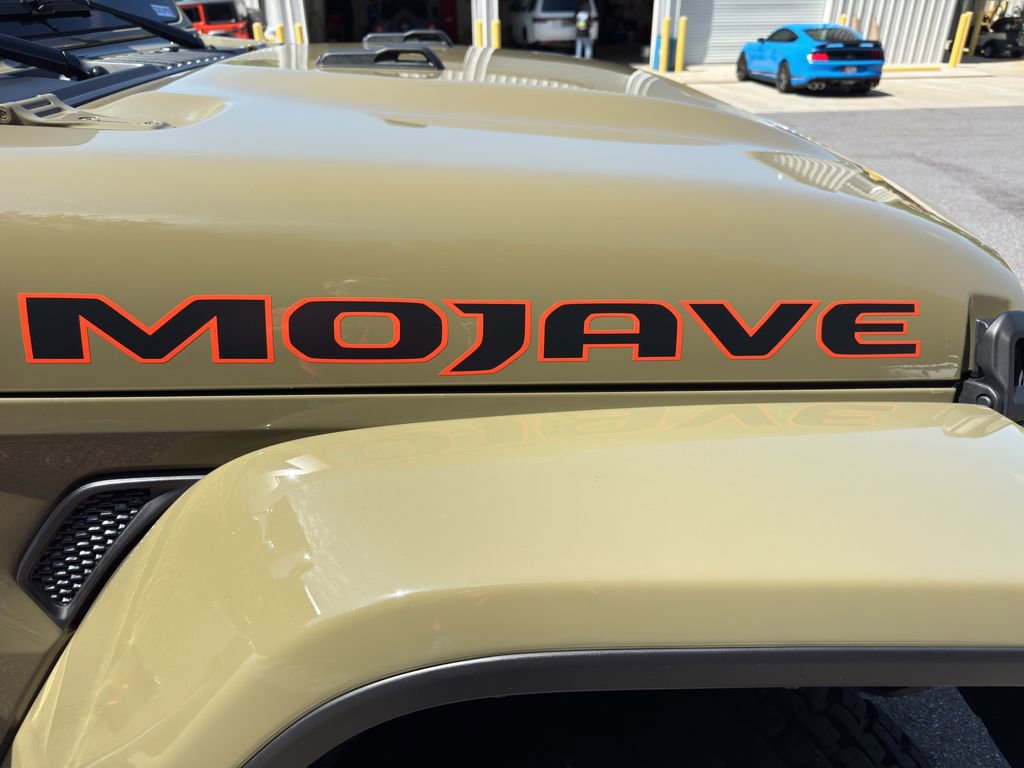 Used 2025 Jeep Gladiator Mojave AWD/4WD image 10