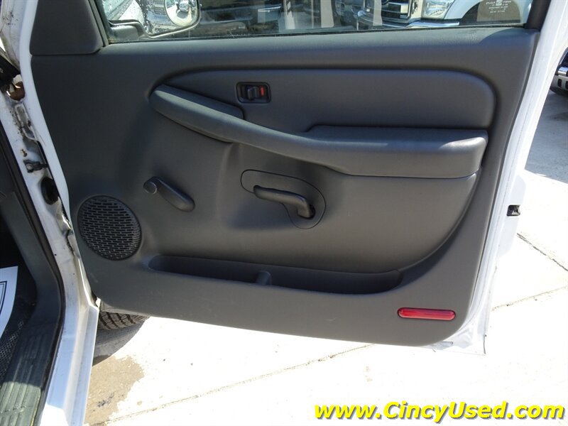Used 2005 GMC Sierra 2500 W/T w/ Snow Plow Prep Package AWD/4WD image 25