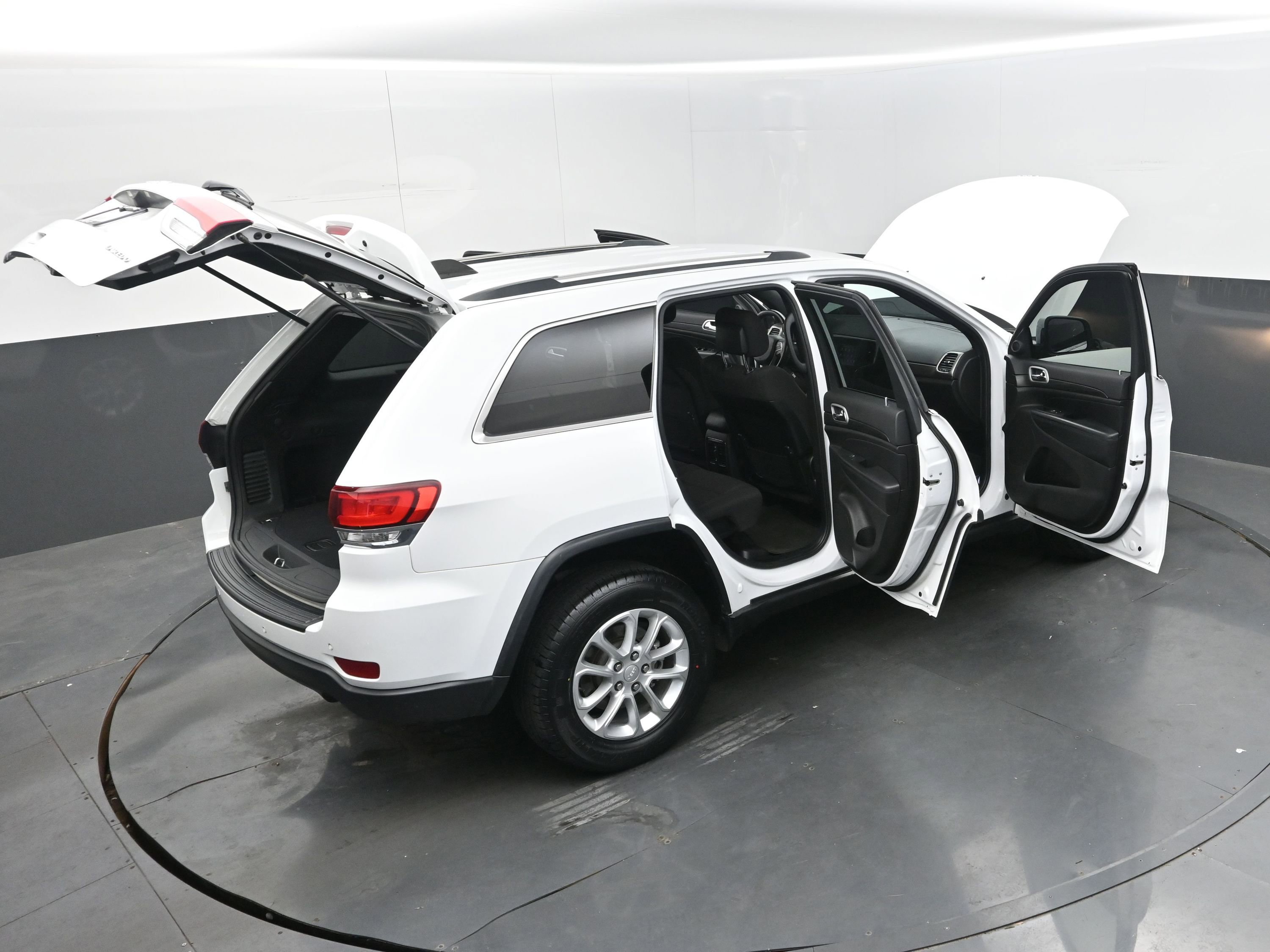 Used 2021 Jeep Grand Cherokee Laredo image 44