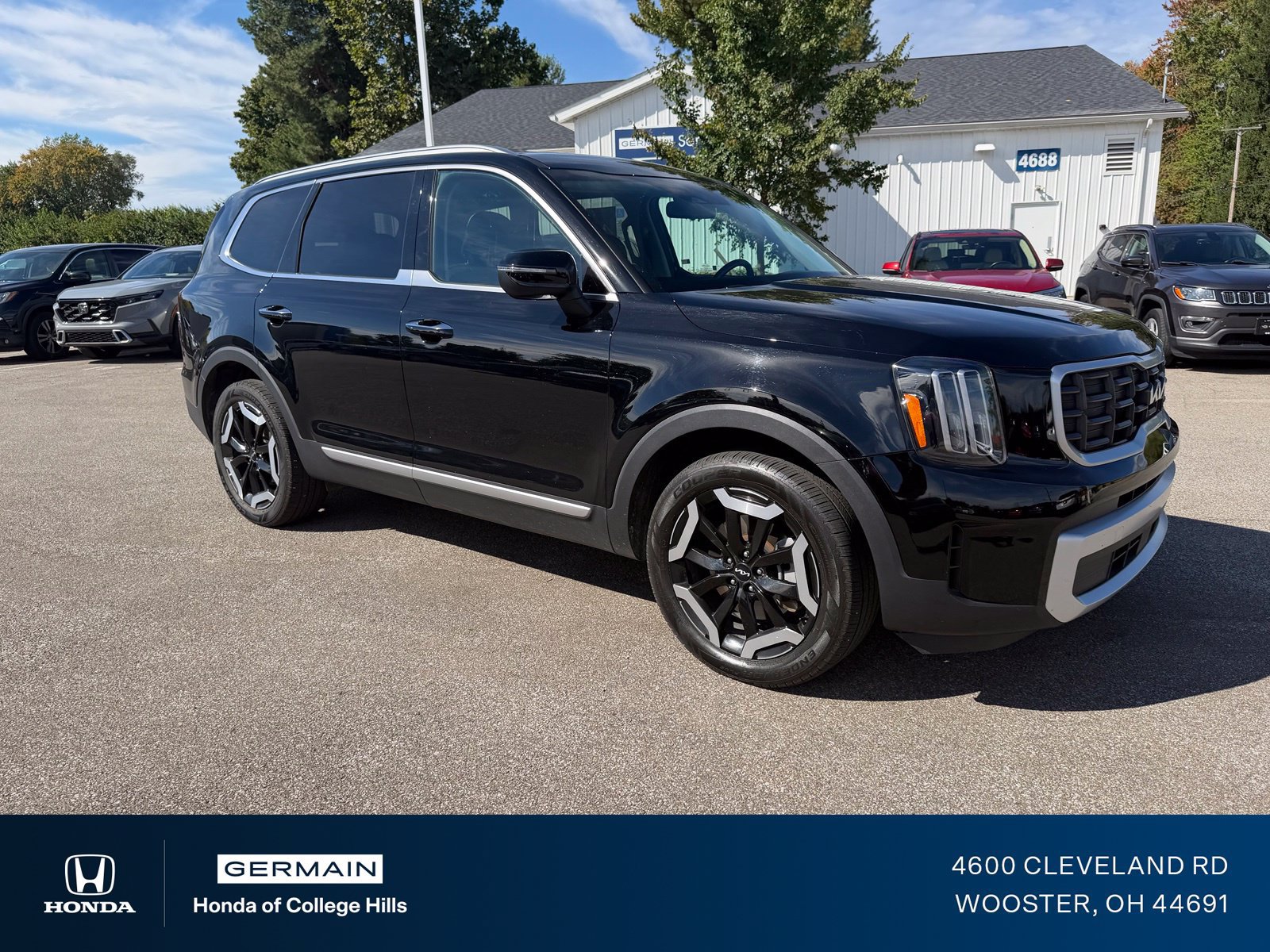 Used 2023 Kia Telluride S FWD image 3