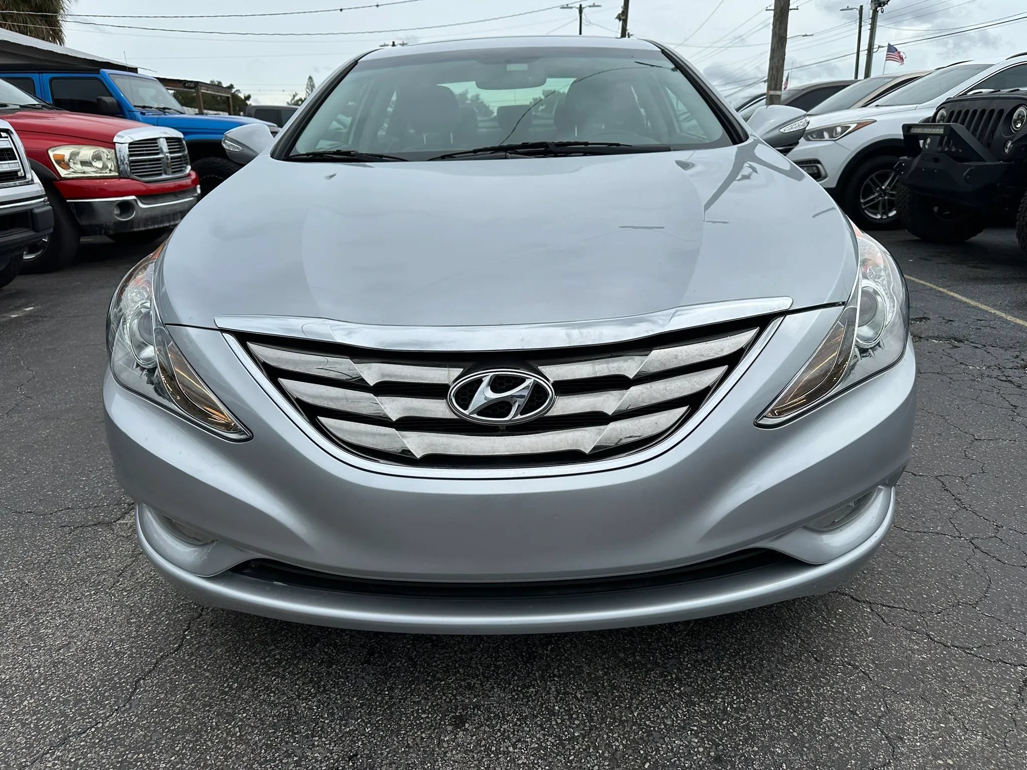 Used 2011 Hyundai Sonata Limited w/ Navigation Pkg 5 FWD image 3