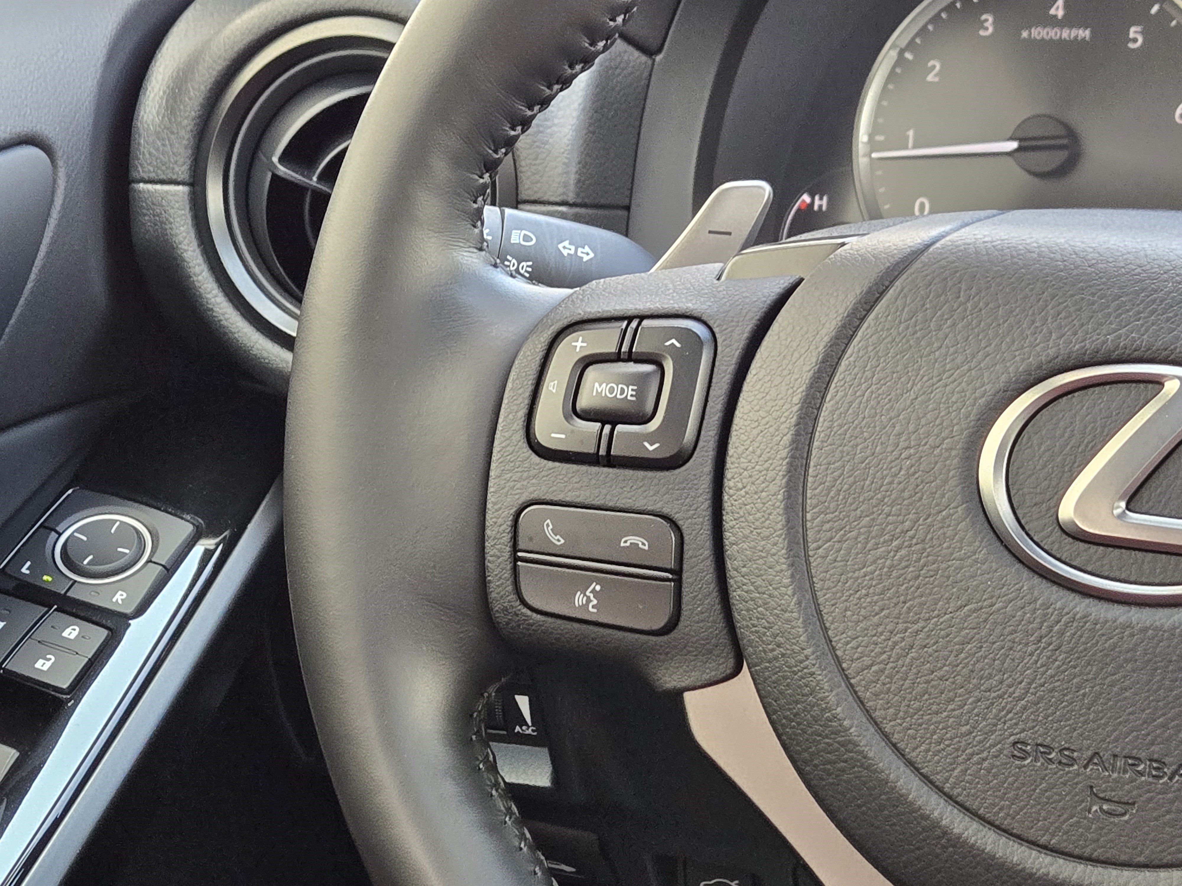 Used 2025 Lexus IS 350 F Sport RWD image 29