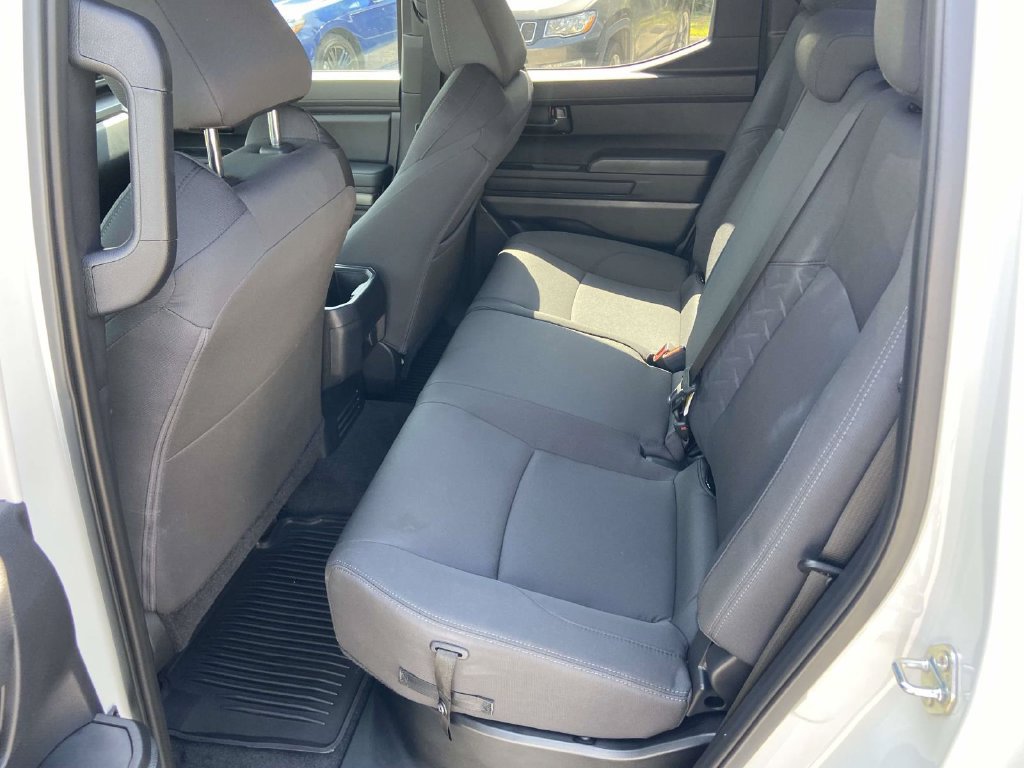 Used 2025 Toyota Tacoma SR5 AWD/4WD image 17