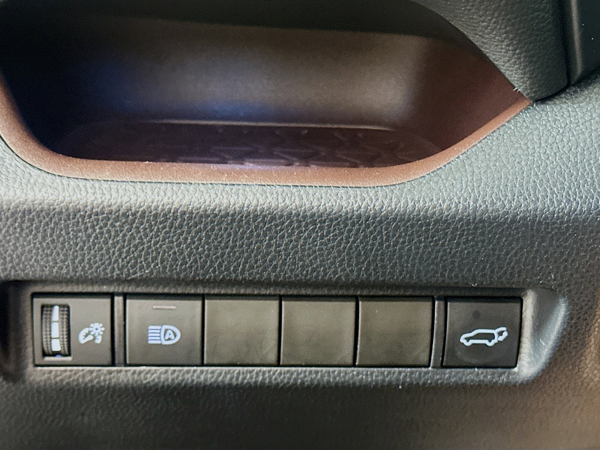 Used 2020 Toyota RAV4 Limited image 17