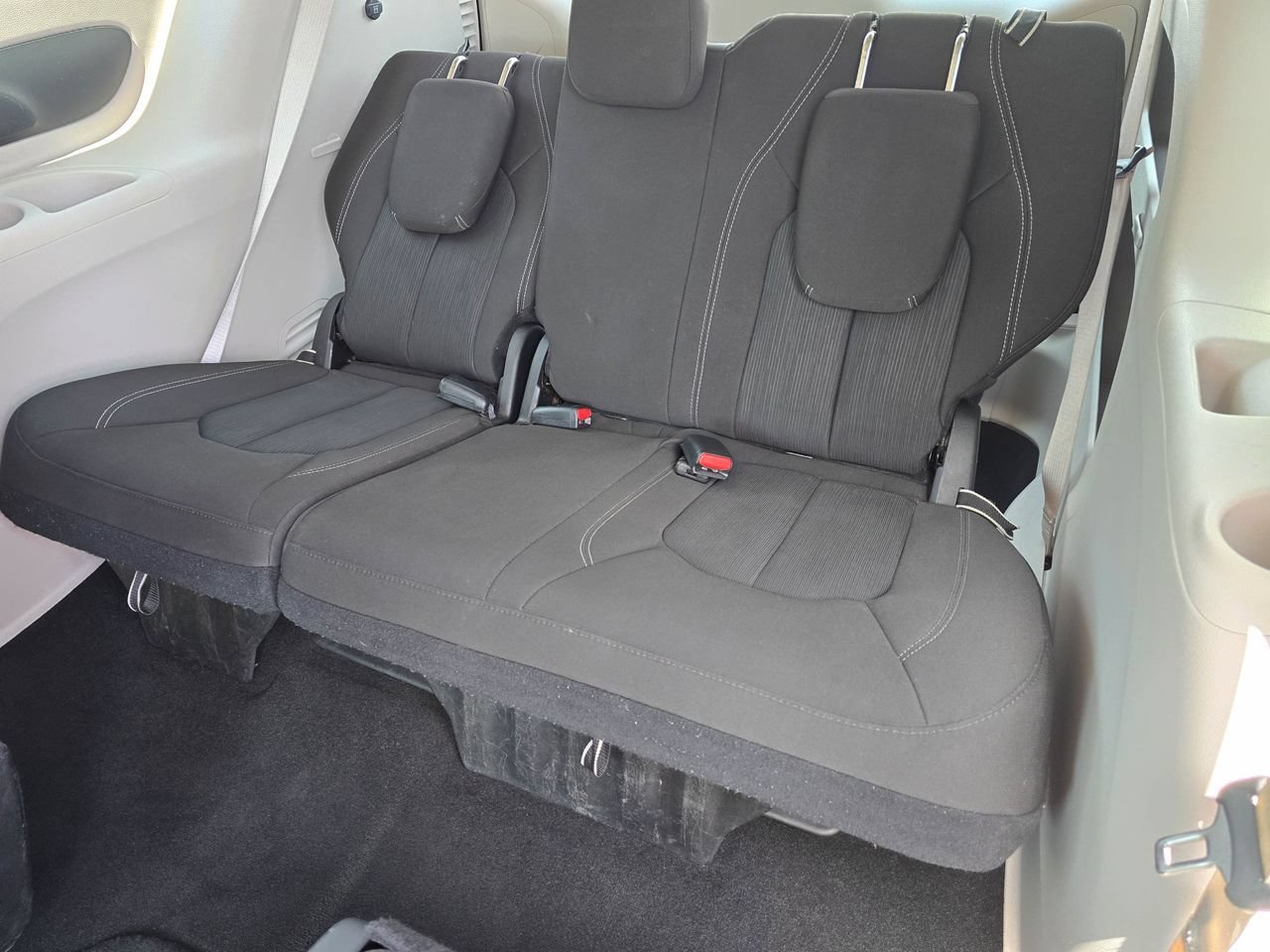 Used 2023 Chrysler Voyager LX FWD image 35