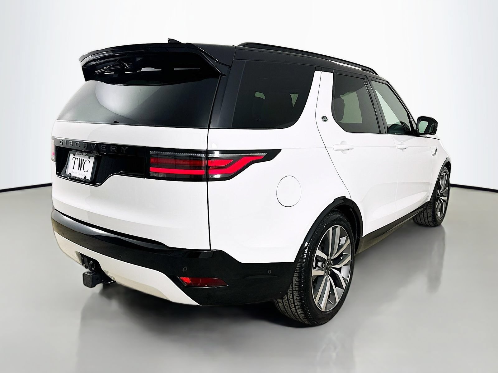Used 2025 Land Rover Discovery Dynamic SE AWD/4WD image 5