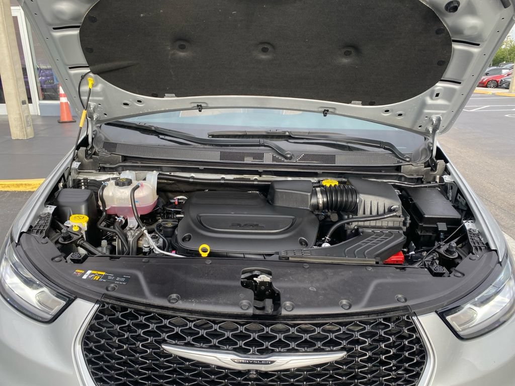Used 2024 Chrysler Pacifica Pinnacle FWD image 13