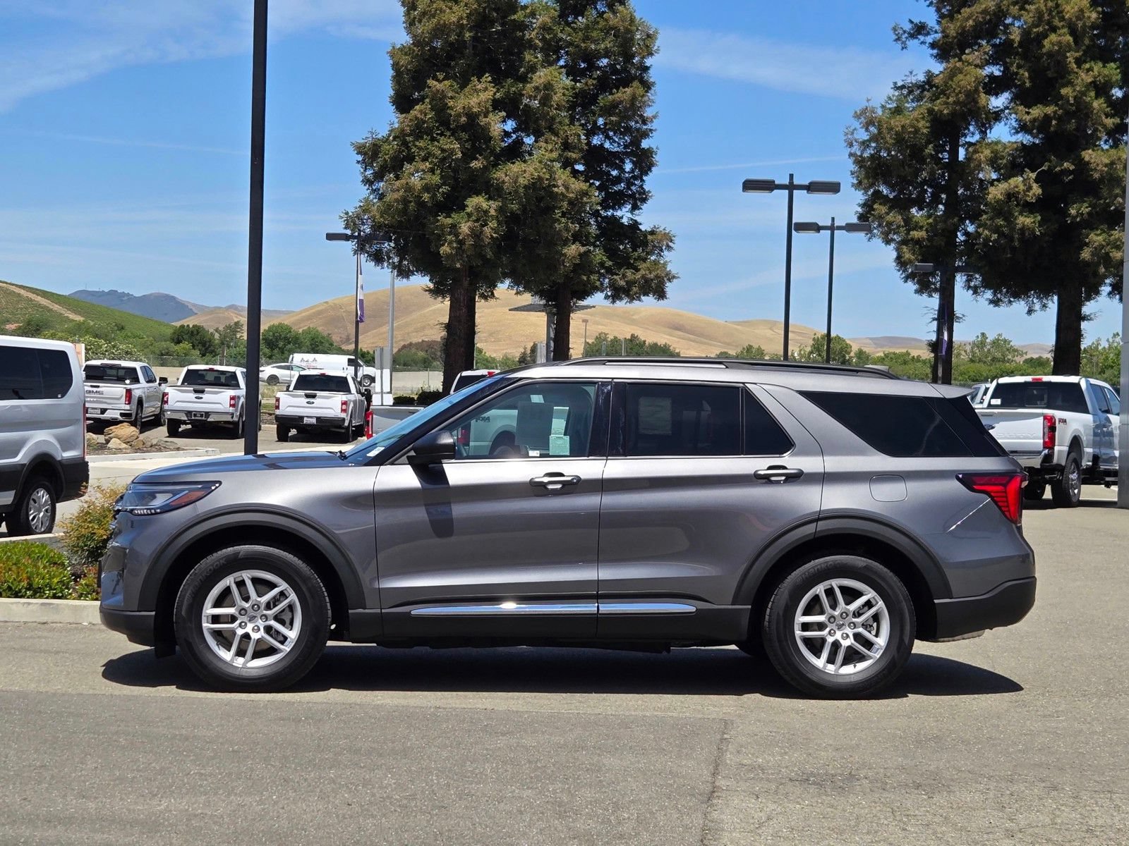 Certified 2025 Ford Explorer Active w/ Active Comfort Package RWD image 7