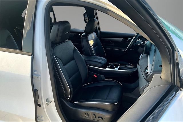 Used 2025 Buick Enclave Sport Touring w/ Super Cruise Package AWD/4WD image 29