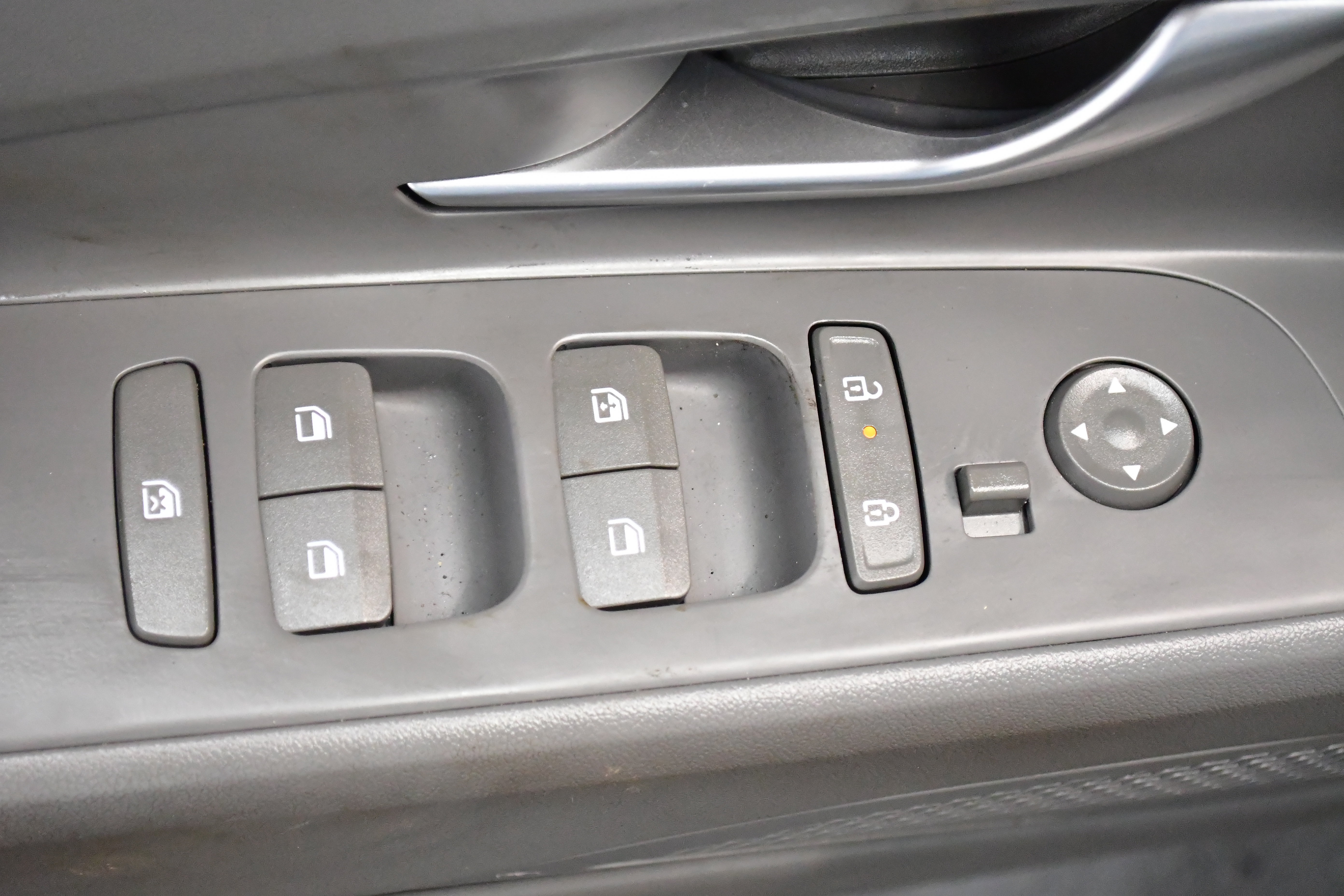 Used 2025 Hyundai Elantra SEL image 27