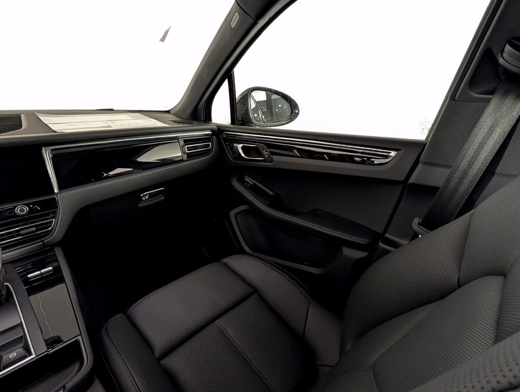 New 2026 Porsche Macan AWD/4WD image 23