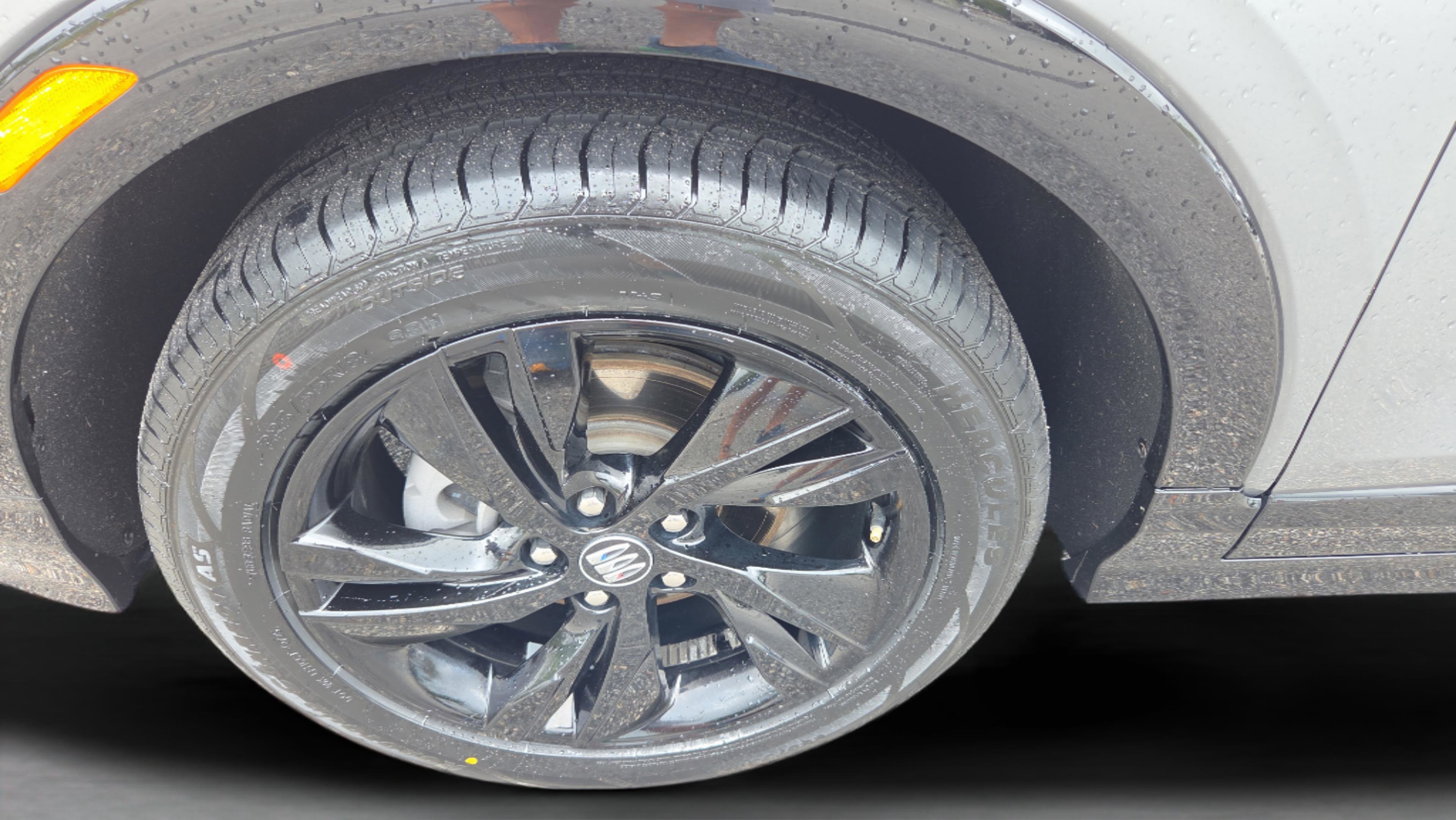 Used 2024 Buick Encore GX Sport Touring image 29