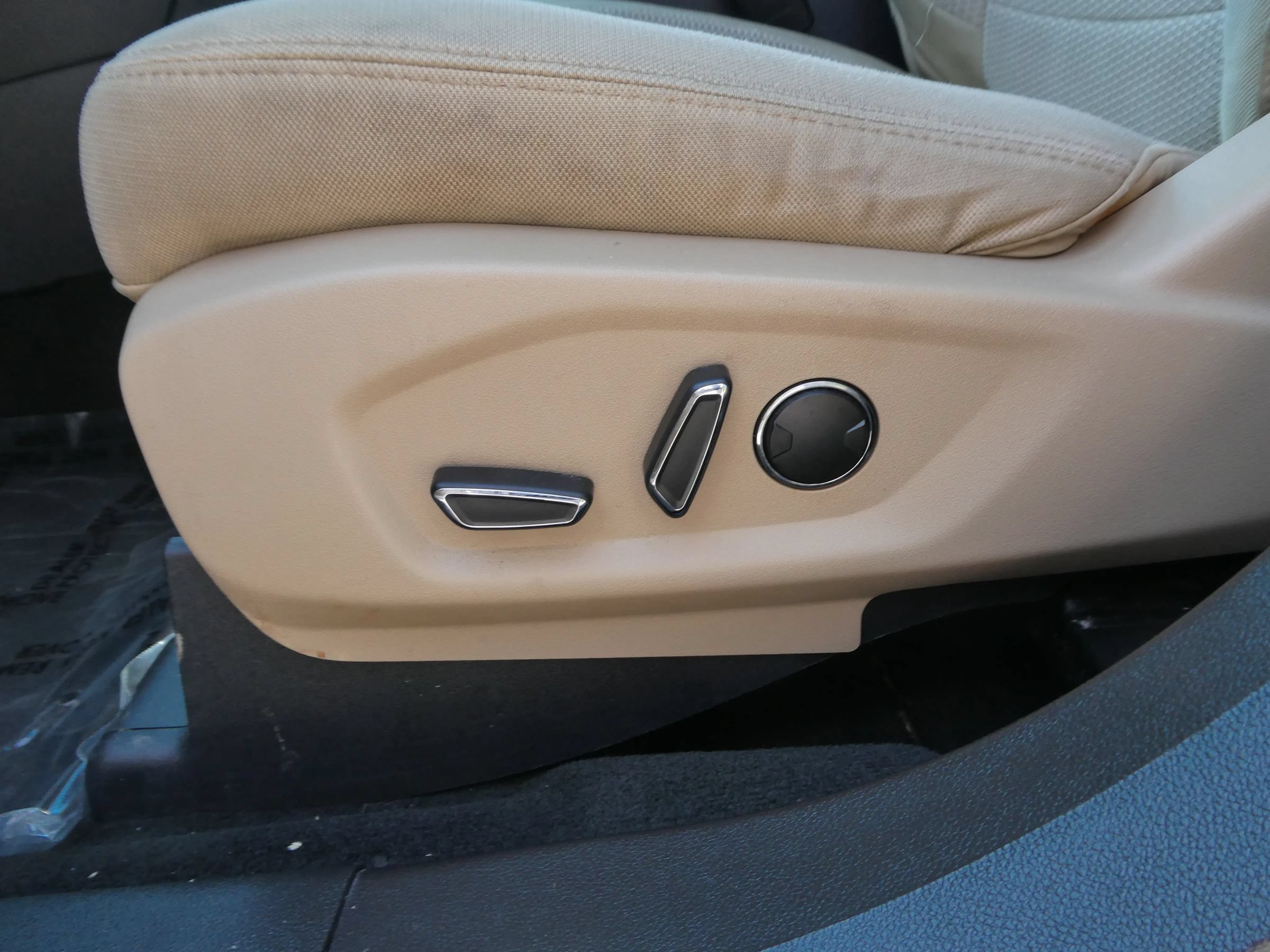 Used 2017 Ford Explorer XLT FWD image 15