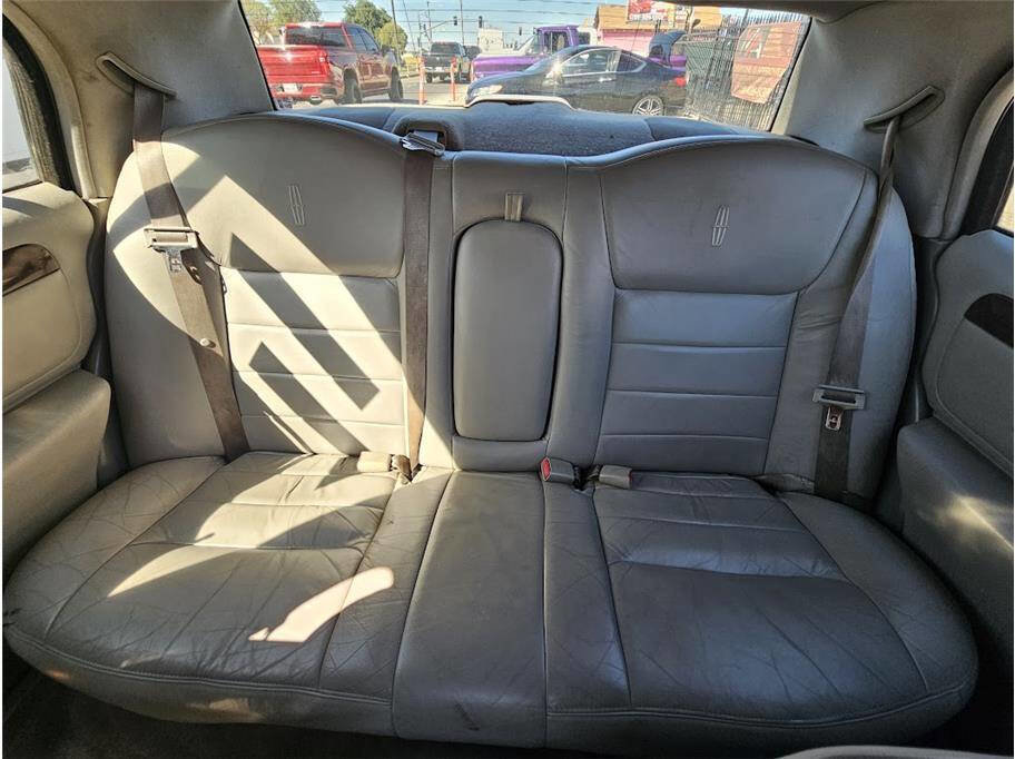 Used 1999 Lincoln Town Car Executive image 17