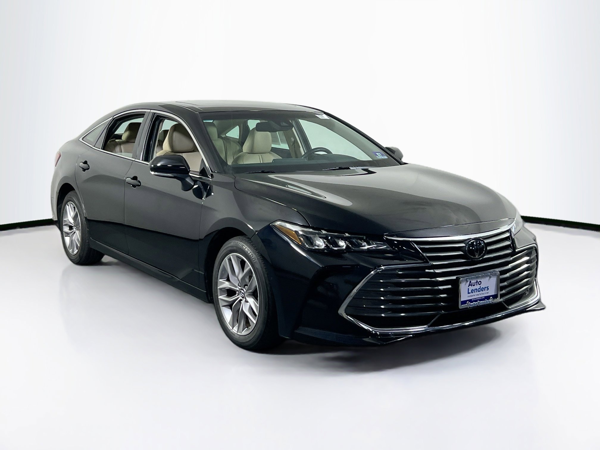 Used 2019 Toyota Avalon XLE image 3