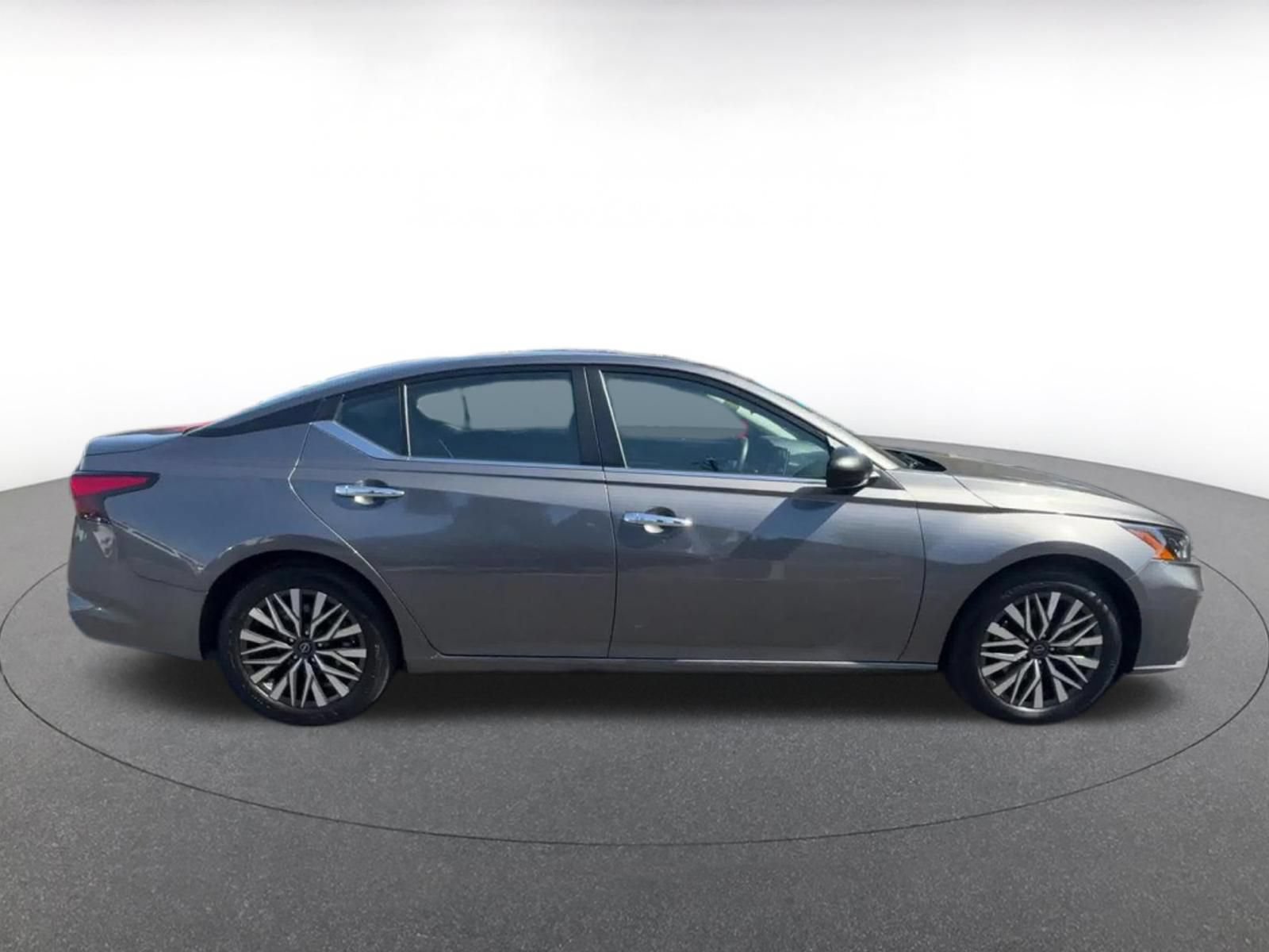 Used 2025 Nissan Altima 2.5 SV FWD image 16