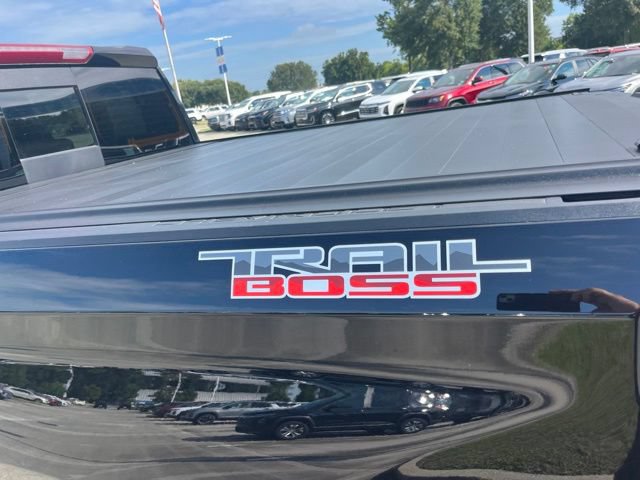 Used 2021 Chevrolet Silverado 1500 LT Trail Boss w/ Convenience Package II AWD/4WD image 6