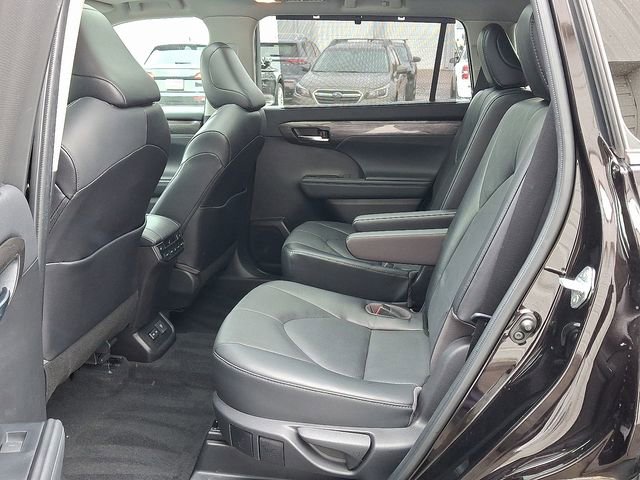 Used 2022 Toyota Highlander Platinum image 8