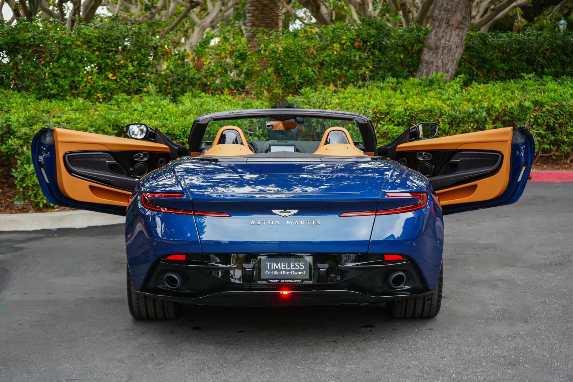 Used 2023 Aston Martin DB11 Volante RWD image 8