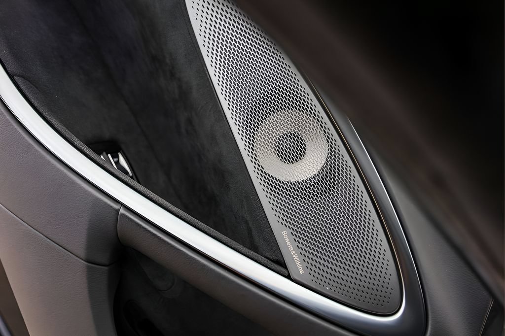 Used 2023 McLaren Artura RWD image 21