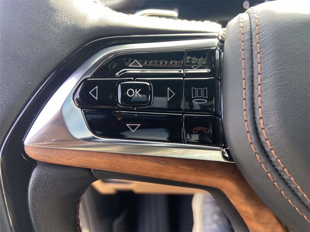 Used 2023 Jeep Grand Cherokee Summit image 31