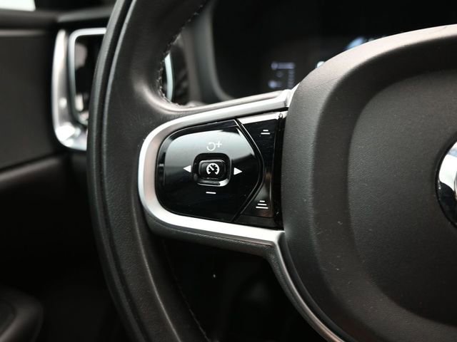 Used 2019 Volvo S60 T6 Momentum w/ Premium Package image 24